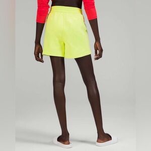 Lululemon Electric Lemon Loungeful High-Rise Short 4" Size 8